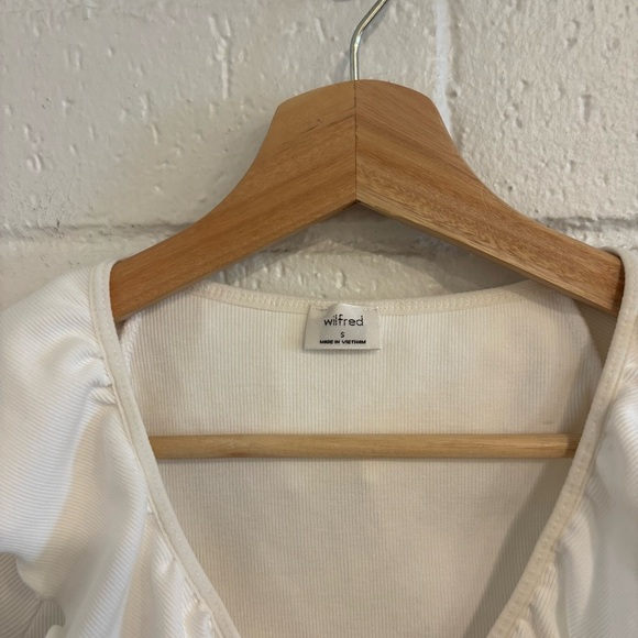 Aritzia Wilfred Danette Ruffle Cropped Ribbed T-Shirt - Picture 2 of 4